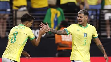 Las Vegas (United States), 29/06/2024.- Brazil midfielder Lucas Paqueta (L) high fives teammate Bruno Guimarães (R) after Parqueta scored a goal on a penalty kick during the second half of the CONMEBOL Copa America 2024 group D soccer match between Paraguay and Brazil, in Las Vegas, Nevada, USA, 28 June 2024. (Brasil) EFE/EPA/CAROLINE BREHMAN
