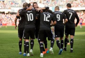 Los jugadores celebran el 0-4 definitivo de James Rodríguez. 