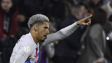 Barcelona's Uruguayan defender Ronald Araujo celebrates scoring the opening goal during the Spain's Copa del Rey (King's Cup) round of 32, first leg, footbal match between Intercity CF and FC Barcelona at the Jose Rico Perez stadium in Alicante, on January 4, 2023. (Photo by JOSE JORDAN / AFP)
