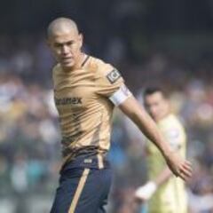 Abren investigación por presuntos insultos de Verón