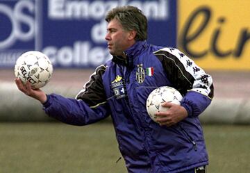 En febrero de 1999, Ancelotti reemplazó a Marcello Lippi al frente de la Juventus. Allí estaría hasta 2001, pero su mala relación con la afición juventina debido a que había sido jugador de dos de los mayores rivales de los juventinos (Roma y Milan), hizo que en noviembre de 2001 fuese cesado de sus funciones.