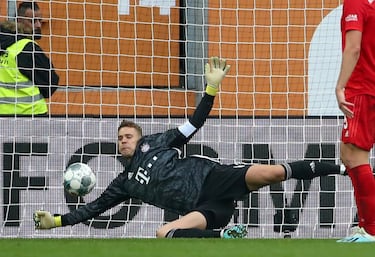 El carismático portero alemán ha jugado los mismos encuentros que Oblak en la campaña 2019-20: 37. Pero el arquero del Bayern de Múnich ha encajado ocho tantos más que Oblak (38 por 30: lo que da una media de 1,72 goles por partido). Ahora está negociando su renovación, pero el cuadro bávaro ya ha fichado a Nübel (Schalke 04) como futuro relevo.