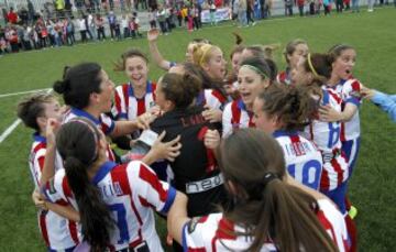 Las jugadoras celebran la clasificación para la Champions.