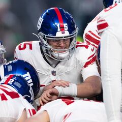 Contract comparison: Tommy DeVito and Daniel Jones as Giants' QB switch made