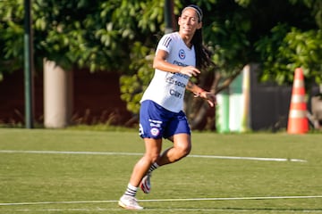 La Roja Femenina realizó su tercer día de entrenamientos en la cancha del Colegio Colombo Británico de Cali. En la primera jornada del Grupo A tendrá descanso.