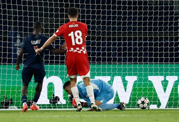 1-0, minuto 89. Nuno Mendes centra desde el lateral y casi sin ángulo tras desbordar a Arnau Martínez. Paulo Gazzaniga, en su único error de la noche, no consigue atrapara el balón y se le cuela entre las piernas.