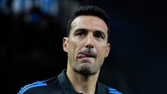 HOUSTON, TEXAS - JULY 04: Lionel Scaloni, Head Coach of Argentina gestures during the CONMEBOL Copa America 2024 quarter-final match between Argentina and Ecuador at NRG Stadium on July 04, 2024 in Houston, Texas.   Logan Riely/Getty Images/AFP (Photo by Logan Riely / GETTY IMAGES NORTH AMERICA / Getty Images via AFP)