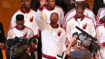 Dwyane Wade con su anillo de campeón.