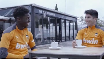 Yunus Musah y Carlos Soler, en el v&iacute;deo promocional.