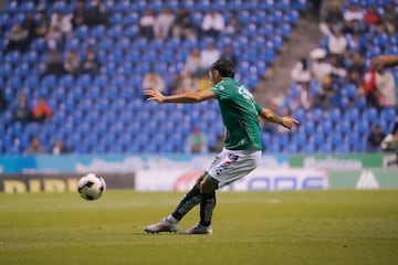 Luciano Cabral, volante ofensivo del León de México, aguarda por su oportunidad en la selección chilena.