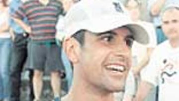 <b>ROZÓ LA TRAGEDIA. </b>José María Merchán (a la izquierda) fue uno de los afectados por el accidente. Se vivieron momentos trágicos y el coche quedó destrozado (fotos de la derecha).