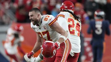 La defensiva de los Kansas City Chiefs apareció en el último cuarto para vencer a los Denver Broncos y obtener la corona de la AFC de manera momentánea.