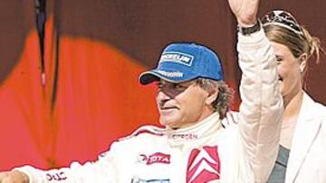 <b>BRAVO PODIO.</b> El español Carlos Sainz ha logrado el tercero consecutivo.