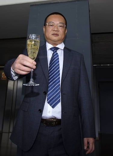 Mr. Chen brinda con AS: "Feliz Navidad a todos los pericos"