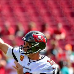 Tom Brady sufre lesión en el pulgar, pero jugará contra Eagles