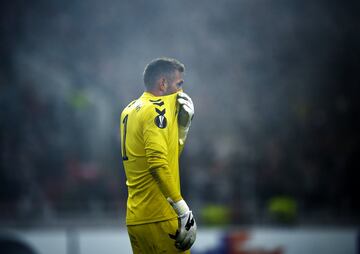 Allan McGregor portero del Rangers de Steven Gerrard.