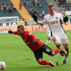 El Eintracht sigue en playoffs con asistencia de Marco Fabián