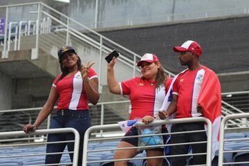 Las aficiones del Panamá-Bolivia en Orlando.