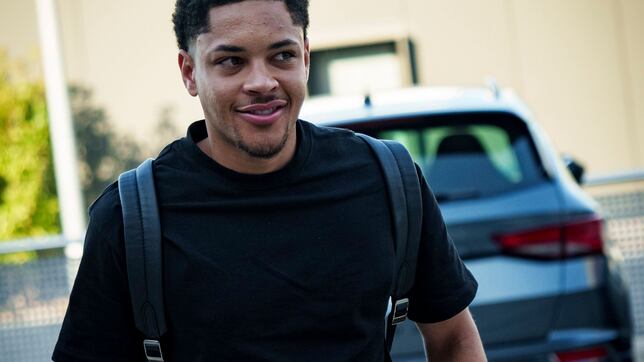 Vitor Roque, a fuego lento