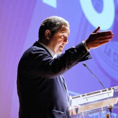 Tino quiere ganar las elecciones en acciones y accionistas