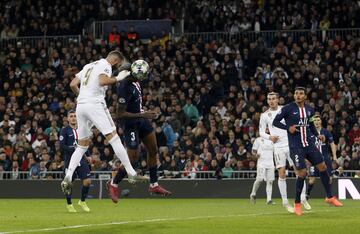 Benzema marcó los dos goles locales del empate a dos contra los franceses. En la imagen, el 2-0.
