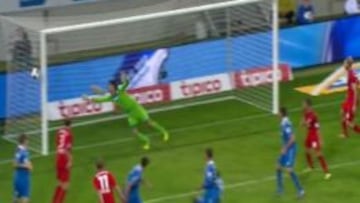 Brych concede un gol que entró por fuera al Bayer Leverkusen