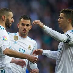 Zidane hails "team player" Ronaldo after Benzema gesture