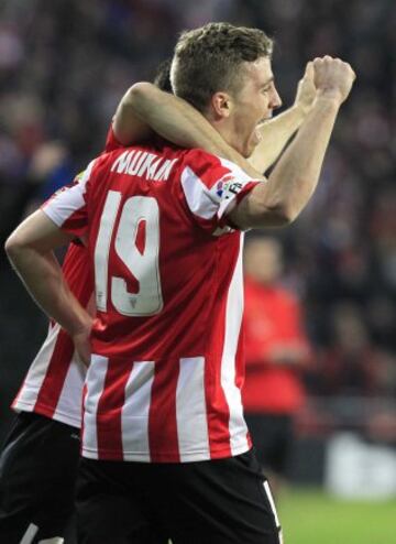 El delantero del Athletic Club Iker Muniain celebra el gol marcado al Atlético de Madrid.
