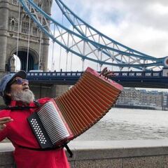 Despiden en redes sociales a Celso Piña