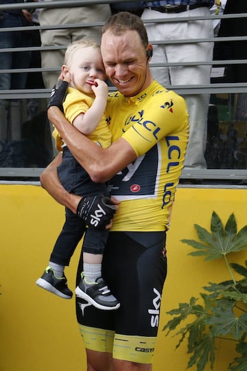 El hijo de Froome se roba el show en la premiación del Tour