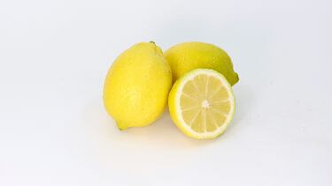 Adiós al sudor y las manchas con este desodorante natural de aroma cítrico