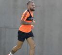 Otamendi no aclara su futuro y el United prepara una oferta