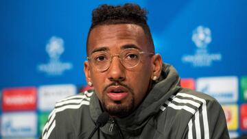 EPA983. MÚNICH (ALEMANIA), 24/04/2018.- El defensa alemán del Bayern Múnich Jerome Boateng durante una rueda de prensa tras un entrenamiento del equipo en Múnich, Alemania, hoy, 24 de abril de 2018. El Bayern se enfrentar&aacut