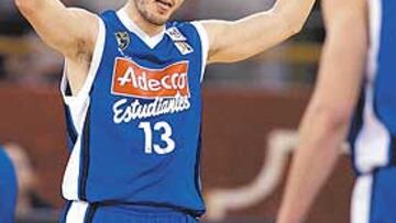 <b>INFALIBLE</B>. Nacho Azofra lleva casi nueve años sin faltar en la alineación del Estudiantes.