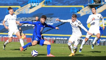 Chelsea&#039;s US midfielder Christian Pulisic (2L) shoots but fails to score during the English Premier League football match between Leeds United and Chelsea at Elland Road in Leeds, northern England on March 13, 2021. (Photo by Lindsey Parnaby / POOL /