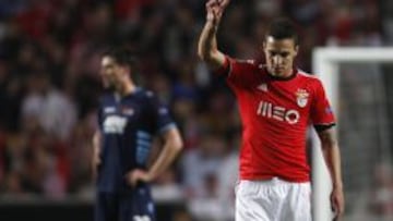 Rodrigo celebra su doblete al AZ Alkmaar.