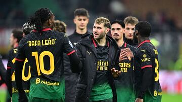 Soccer Football - Serie A - AC Milan v Hellas Verona - San Siro, Milan, Italy - February 15, 2025 AC Milan's Rafael Leao and AC Milan's Santiago Gimenez celebrate after the match REUTERS/Daniele Mascolo