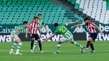 Berenguer y Villalibre ante el Betis.