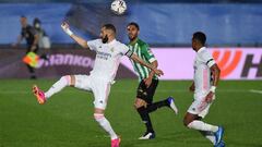MADRID, SPAIN - APRIL 24: Karim Benzema of Real Madrid and Victor Ruiz of Real Betis compete for the ball during the La Liga Santander match between Real Madrid and Real Betis at Estadio Santiago Bernabeu on April 24, 2021 in Madrid, Spain. Sporting stadi