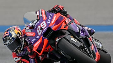 Prima Pramac Racing's Spanish rider Jorge Martin drives during the second free practice session ahead of the MotoGP Thailand Grand Prix at the Buriram International Circuit in Buriram on October 26, 2024. (Photo by Lillian SUWANRUMPHA / AFP)
