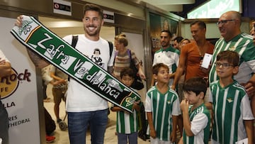 Javi Garc&iacute;a lleg&oacute; a Sevilla para firmar con el Betis. 