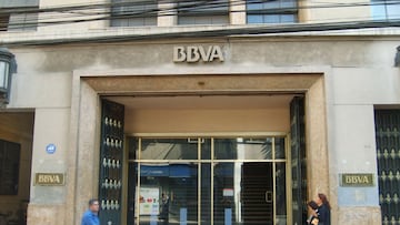 Horarios de los bancos hoy, jueves 18 de noviembre: BBVA, Santander, CaixaBank, Sabadell…
