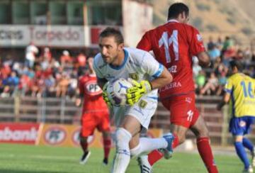 Muñoz atajando en Universidad de Concepción, en la actual temporada.