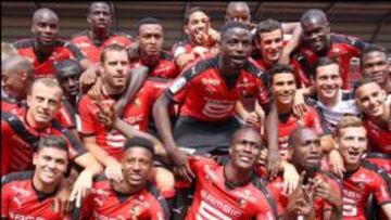 Juan Fernando Quintero (esquina inferior izquierda) podría debutar en la Ligue 1 ante el Lille el próximo viernes.