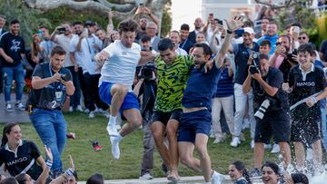 Alcaraz -Tsitsipas
ALEGRIA CAMPEON CELEBRACION PISCINA