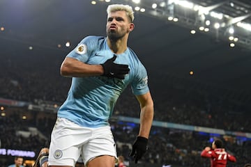 1-0. Sergio Agüero celebró el primer gol.
