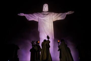 Cristo Redentor se ilumina como símbolo de unión ante coronavirus