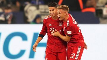 James Rodr&iacute;guez y Joshua Kimmich celebrando el gol del Bayern M&uacute;nich ante el Schalke 04 por la Bundelsiga