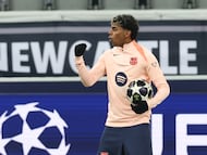 Tras el 1-2 que dejó a los ingleses impresionados por el dominio blaugrana, Newcastle y Barcelona reanudan su rivalidad con un boleto europeo en juego.