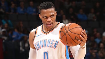 Westbrook (30+7+15) rescata a OKC ante el peor equipo NBA